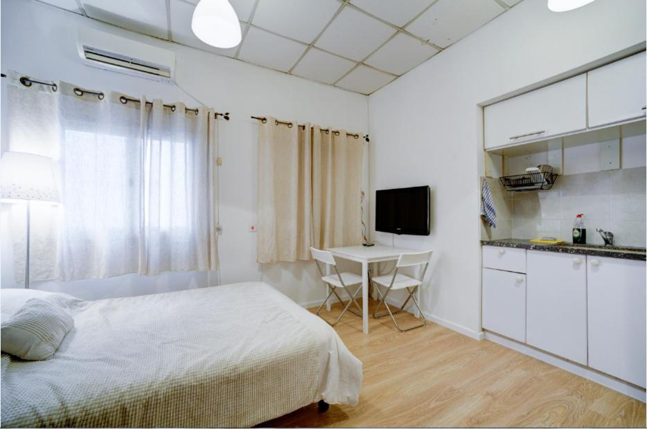 Tel Aviving - Apartments By The Beach Exterior photo