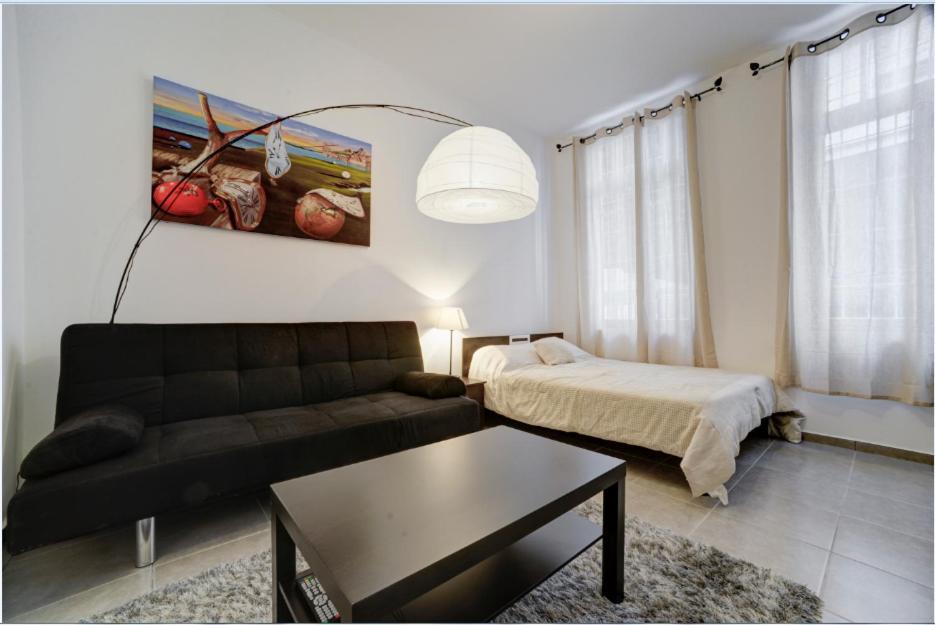 Tel Aviving - Apartments By The Beach Exterior photo